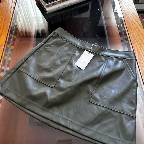 a new day Burgundy Faux Leather Mini Skirt sz XS 4 - Picture 2 of 12